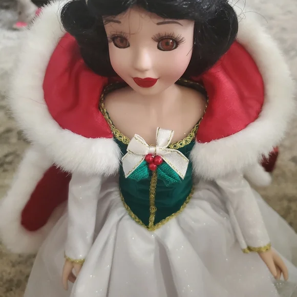 Disney snow white collectable doll - Picture 2 of 10